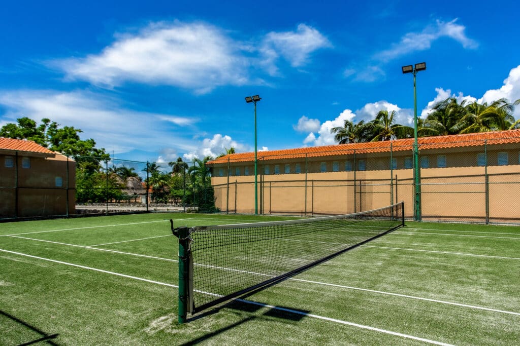 Villas del Mar tennis courts